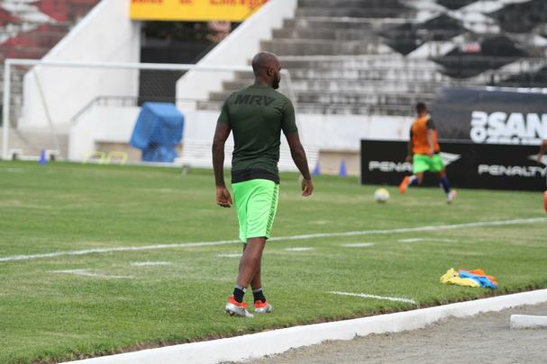 Grafite apareceu no gramado do Arruda para iniciar os trabalhos específicos, enquanto Bruno Moraes e o restante dos jogadores que atuaram frente ao Atlético-PR limitaram-se a trabalhos na academia antes de subirem o campo para apenas assistir às atividades do restante do elenco