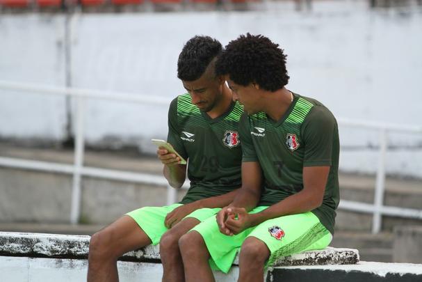 Grafite apareceu no gramado do Arruda para iniciar os trabalhos específicos, enquanto Bruno Moraes e o restante dos jogadores que atuaram frente ao Atlético-PR limitaram-se a trabalhos na academia antes de subirem o campo para apenas assistir às atividades do restante do elenco