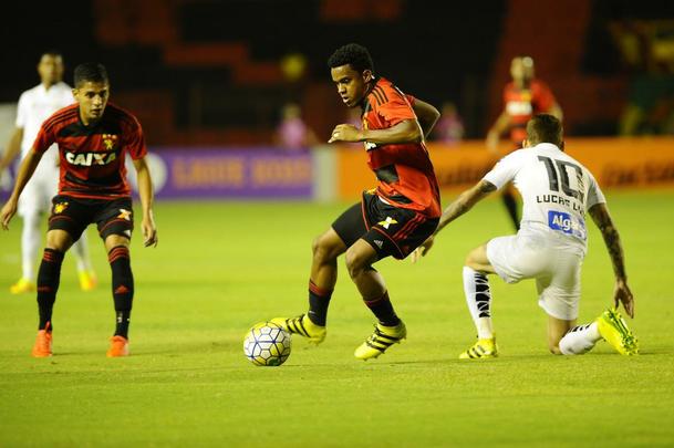 Leão e Peixe fizeram uma partida bastante movimentada, repleta de chances de gols para ambos os lados, na noite deste sábado, na Ilha do Retiro