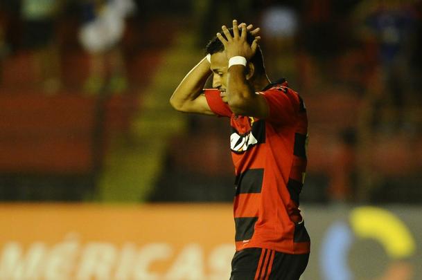 Leão e Peixe fizeram uma partida bastante movimentada, repleta de chances de gols para ambos os lados, na noite deste sábado, na Ilha do Retiro