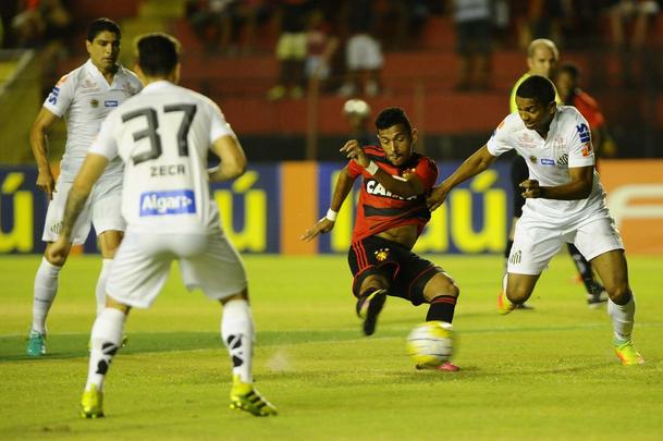 Leão e Peixe fizeram uma partida bastante movimentada, repleta de chances de gols para ambos os lados, na noite deste sábado, na Ilha do Retiro