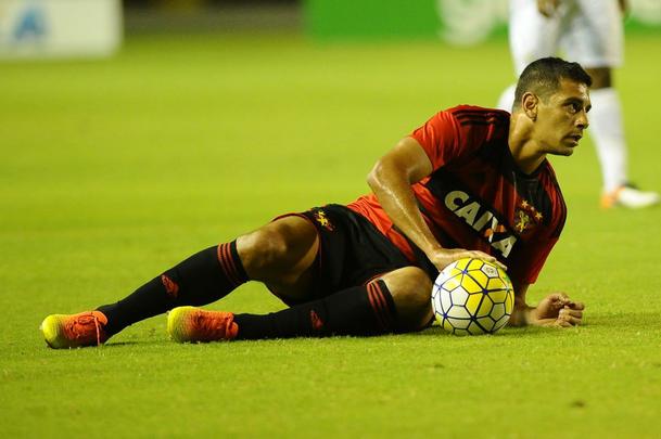 Leão e Peixe fizeram uma partida bastante movimentada, repleta de chances de gols para ambos os lados, na noite deste sábado, na Ilha do Retiro