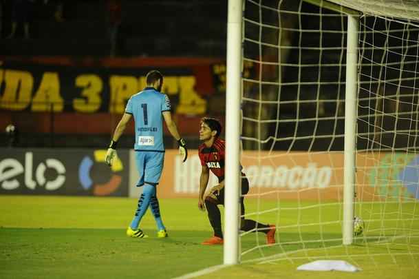 Leão e Peixe fizeram uma partida bastante movimentada, repleta de chances de gols para ambos os lados, na noite deste sábado, na Ilha do Retiro