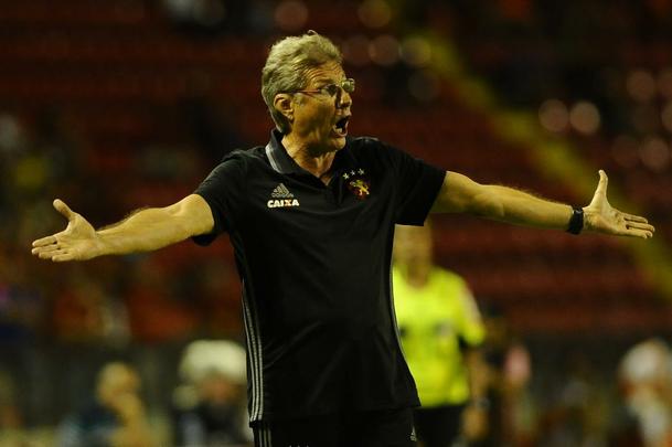 Leão e Peixe fizeram uma partida bastante movimentada, repleta de chances de gols para ambos os lados, na noite deste sábado, na Ilha do Retiro