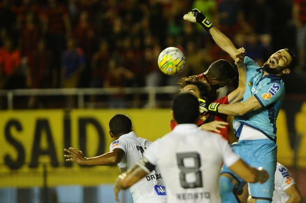 Leão e Peixe fizeram uma partida bastante movimentada, repleta de chances de gols para ambos os lados, na noite deste sábado, na Ilha do Retiro