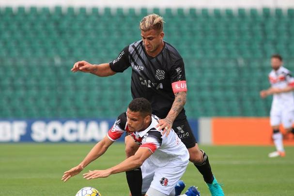 Em um jogo marcado por falhas defensivas, Santa Cruz perde e v o lanterna Amrica-MG se aproximando na tabela