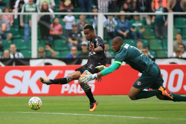 Em um jogo marcado por falhas defensivas, Santa Cruz perde e v o lanterna Amrica-MG se aproximando na tabela