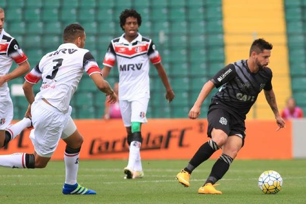 Em um jogo marcado por falhas defensivas, Santa Cruz perde e v o lanterna Amrica-MG se aproximando na tabela