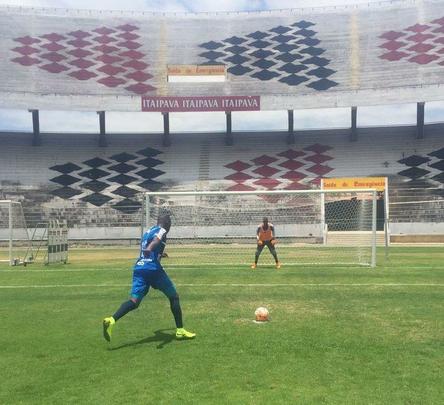 A imprensa s pde assistir ao aquecimento e ao incio dos trabalhos com bola. Depois disso, o treinamento foi fechado.