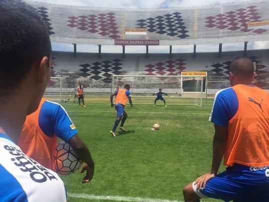 A imprensa s pde assistir ao aquecimento e ao incio dos trabalhos com bola. Depois disso, o treinamento foi fechado.