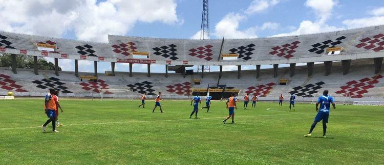 A imprensa s pde assistir ao aquecimento e ao incio dos trabalhos com bola. Depois disso, o treinamento foi fechado.