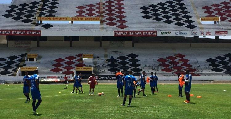 A imprensa s pde assistir ao aquecimento e ao incio dos trabalhos com bola. Depois disso, o treinamento foi fechado.