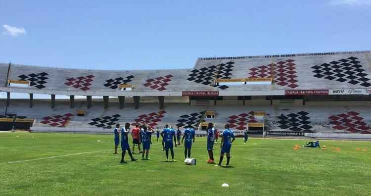 A imprensa s pde assistir ao aquecimento e ao incio dos trabalhos com bola. Depois disso, o treinamento foi fechado.