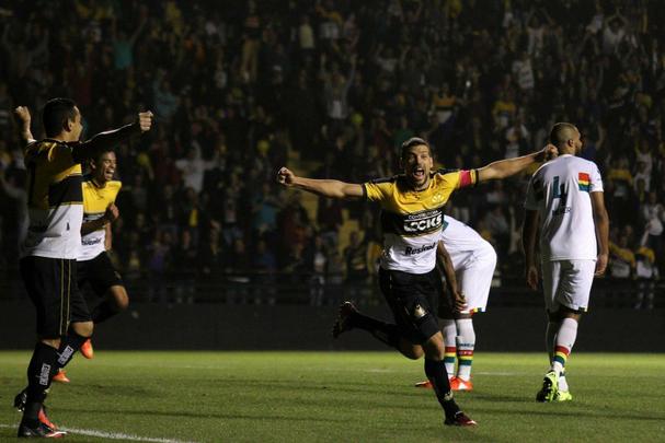 Outra equipe que vai ter o mando de campo a seu favor é o Criciúma. Serão quatro dos cinco confrontos direto dentro do Heriberto Hulse, onde ele ostenta o quinto melhor desempenho da Série B. Uma sequência crucial será contra Atlético-GO e Londrina, nas rodadas de número 32 e 33, respectivamente.