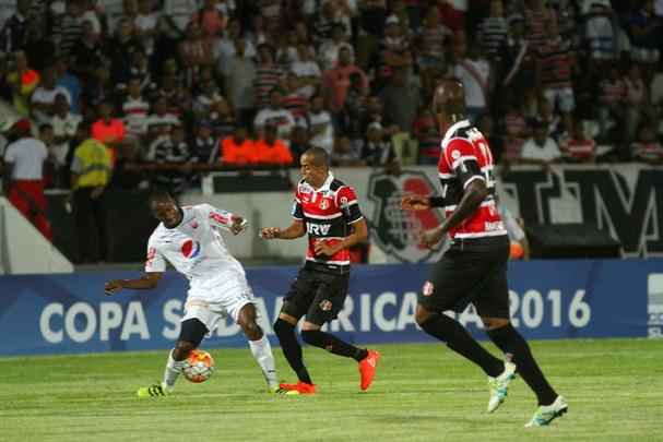 Aos 25 do 2° tempo, Tricolor estava com 3 a 0 de vantagem, placar que o levaria às quartas de final; porém, 6 minutos depois levou gol frustrante em falha de Kölln: 3 a 1