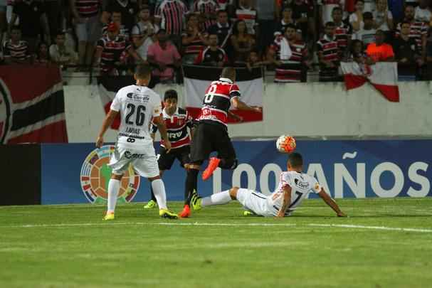 Aos 25 do 2° tempo, Tricolor estava com 3 a 0 de vantagem, placar que o levaria às quartas de final; porém, 6 minutos depois levou gol frustrante em falha de Kölln: 3 a 1