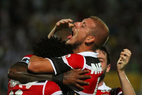 Aos 25 do 2° tempo, Tricolor estava com 3 a 0 de vantagem, placar que o levaria às quartas de final; porém, 6 minutos depois levou gol frustrante em falha de Kölln: 3 a 1