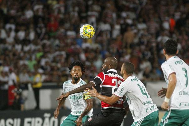 Diante do líder do campeonato, no Arruda, Tricolor voltou a levar gol perto do fim do jogo e sai de campo com o rebaixamento à Série B do Brasileiro ainda mais próximo