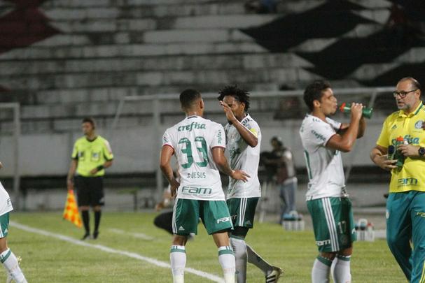 Diante do líder do campeonato, no Arruda, Tricolor voltou a levar gol perto do fim do jogo e sai de campo com o rebaixamento à Série B do Brasileiro ainda mais próximo