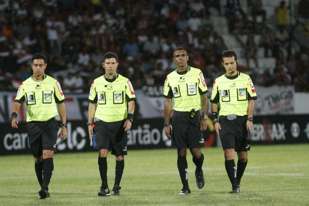 Diante do líder do campeonato, no Arruda, Tricolor voltou a levar gol perto do fim do jogo e sai de campo com o rebaixamento à Série B do Brasileiro ainda mais próximo