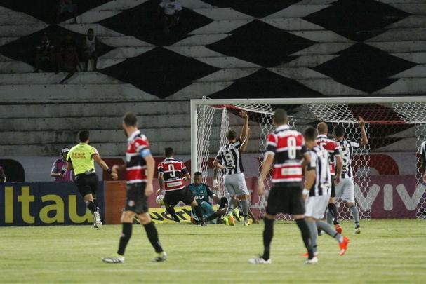 Santa Cruz fez uma partida equilibrada ao longo dos 90 minutos, mas vacilou no fim e sofreu mais um golpe que encaminha o rebaixamento