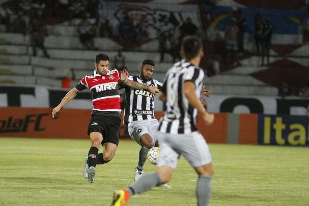 Santa Cruz fez uma partida equilibrada ao longo dos 90 minutos, mas vacilou no fim e sofreu mais um golpe que encaminha o rebaixamento