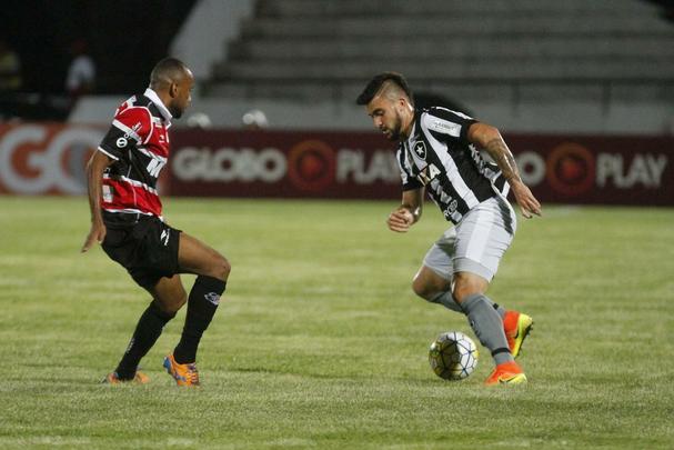 Santa Cruz fez uma partida equilibrada ao longo dos 90 minutos, mas vacilou no fim e sofreu mais um golpe que encaminha o rebaixamento