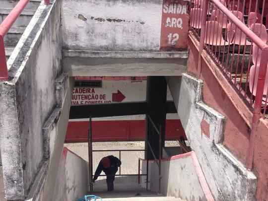 Clube tem investido no reforço da estrutura de concreto armado do estádio. Em paralelo, outras medidas estão sendo planejadas, como a troca do sistema de iluminação e do setor de cadeiras. Quanto ao gramado, último passo da obra, material sintético utilizado na Arena da Baixada agradou a direção