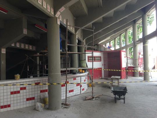 Clube tem investido no reforço da estrutura de concreto armado do estádio. Em paralelo, outras medidas estão sendo planejadas, como a troca do sistema de iluminação e do setor de cadeiras. Quanto ao gramado, último passo da obra, material sintético utilizado na Arena da Baixada agradou a direção