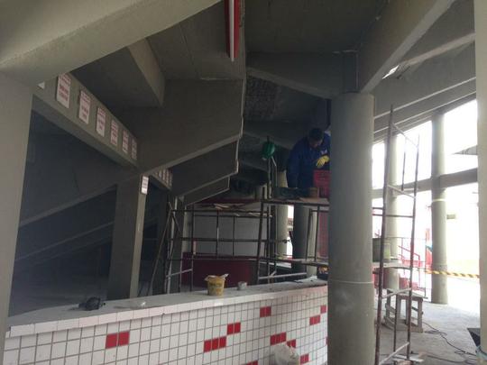 Clube tem investido no reforço da estrutura de concreto armado do estádio. Em paralelo, outras medidas estão sendo planejadas, como a troca do sistema de iluminação e do setor de cadeiras. Quanto ao gramado, último passo da obra, material sintético utilizado na Arena da Baixada agradou a direção