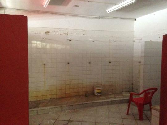 Clube tem investido no reforço da estrutura de concreto armado do estádio. Em paralelo, outras medidas estão sendo planejadas, como a troca do sistema de iluminação e do setor de cadeiras. Quanto ao gramado, último passo da obra, material sintético utilizado na Arena da Baixada agradou a direção