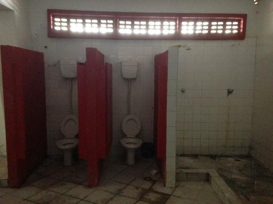 Clube tem investido no reforço da estrutura de concreto armado do estádio. Em paralelo, outras medidas estão sendo planejadas, como a troca do sistema de iluminação e do setor de cadeiras. Quanto ao gramado, último passo da obra, material sintético utilizado na Arena da Baixada agradou a direção