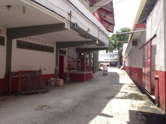 Clube tem investido no reforço da estrutura de concreto armado do estádio. Em paralelo, outras medidas estão sendo planejadas, como a troca do sistema de iluminação e do setor de cadeiras. Quanto ao gramado, último passo da obra, material sintético utilizado na Arena da Baixada agradou a direção