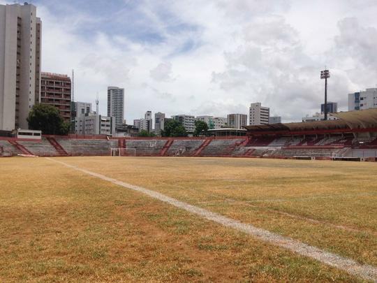 Clube tem investido no reforço da estrutura de concreto armado do estádio. Em paralelo, outras medidas estão sendo planejadas, como a troca do sistema de iluminação e do setor de cadeiras. Quanto ao gramado, último passo da obra, material sintético utilizado na Arena da Baixada agradou a direção