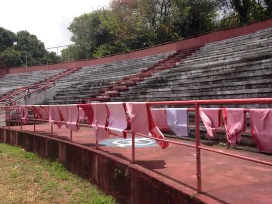 Clube tem investido no reforço da estrutura de concreto armado do estádio. Em paralelo, outras medidas estão sendo planejadas, como a troca do sistema de iluminação e do setor de cadeiras. Quanto ao gramado, último passo da obra, material sintético utilizado na Arena da Baixada agradou a direção