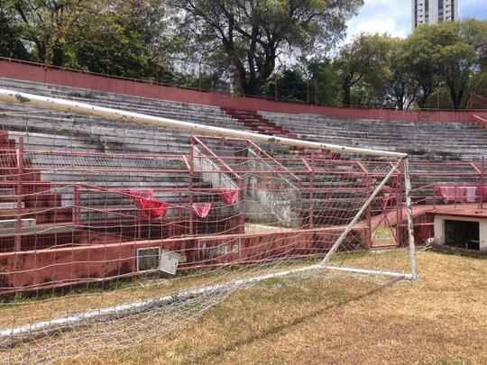 Clube tem investido no reforço da estrutura de concreto armado do estádio. Em paralelo, outras medidas estão sendo planejadas, como a troca do sistema de iluminação e do setor de cadeiras. Quanto ao gramado, último passo da obra, material sintético utilizado na Arena da Baixada agradou a direção