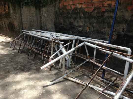 Clube tem investido no reforço da estrutura de concreto armado do estádio. Em paralelo, outras medidas estão sendo planejadas, como a troca do sistema de iluminação e do setor de cadeiras. Quanto ao gramado, último passo da obra, material sintético utilizado na Arena da Baixada agradou a direção