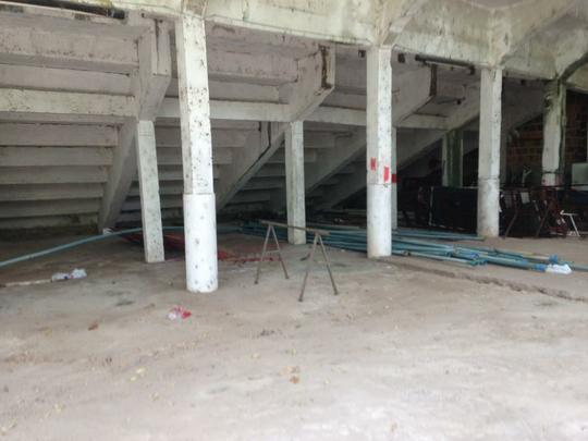 Clube tem investido no reforço da estrutura de concreto armado do estádio. Em paralelo, outras medidas estão sendo planejadas, como a troca do sistema de iluminação e do setor de cadeiras. Quanto ao gramado, último passo da obra, material sintético utilizado na Arena da Baixada agradou a direção