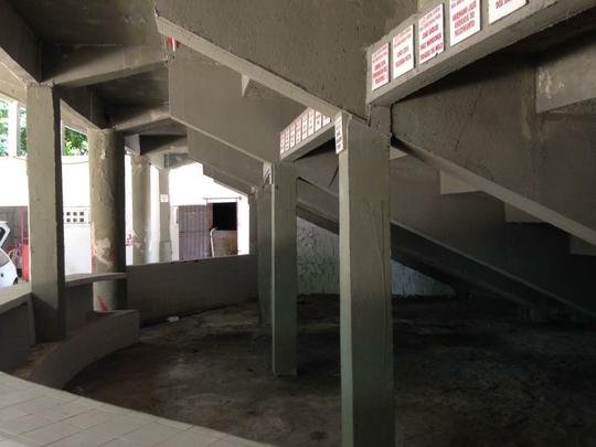 Clube tem investido no reforço da estrutura de concreto armado do estádio. Em paralelo, outras medidas estão sendo planejadas, como a troca do sistema de iluminação e do setor de cadeiras. Quanto ao gramado, último passo da obra, material sintético utilizado na Arena da Baixada agradou a direção