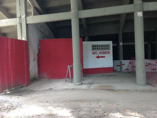 Clube tem investido no reforço da estrutura de concreto armado do estádio. Em paralelo, outras medidas estão sendo planejadas, como a troca do sistema de iluminação e do setor de cadeiras. Quanto ao gramado, último passo da obra, material sintético utilizado na Arena da Baixada agradou a direção