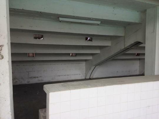 Clube tem investido no reforço da estrutura de concreto armado do estádio. Em paralelo, outras medidas estão sendo planejadas, como a troca do sistema de iluminação e do setor de cadeiras. Quanto ao gramado, último passo da obra, material sintético utilizado na Arena da Baixada agradou a direção