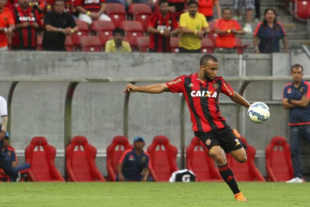 Samuel Xavier foi uma indicao de Eduardo Baptista, em 2014. Ele enfrentou o Leo na final da Copa do Nordeste, pelo Cear, antes de se transferir para o Sport a pedido do treinador