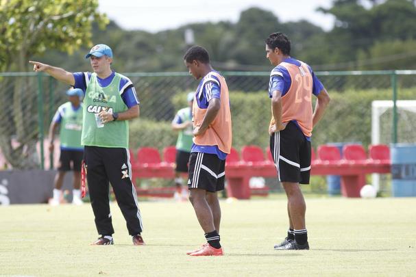 Durval e Rithely foram homens de confiana de Eduardo Baptista no Leo, gozando da absoluta admirao do treinador enquanto esteve no Leo