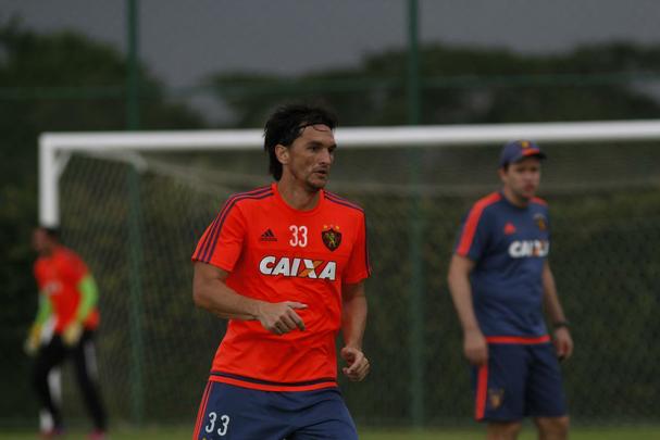 Matheus Ferraz tambm foi titular absoluto com o tcnico Eduardo Baptista. Tanto que acabou sendo indicado para reforar o Fluminense no incio da atual temporada pelo treinador, ento comandante do clube carioca