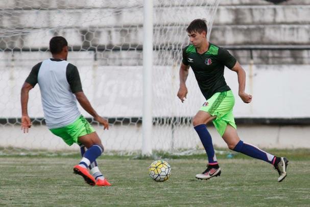 O zagueiro Luan Peres chegou ao Arruda vindo da Portuguesa como uma aposta da diretoria. Teve a sua estreia adiada por problemas familiares e, quando acionado, não correspondeu a expectativa dentro de campo. Chegou a ser utilizado como lateral na equipe, mas também não teve um bom rendimento.