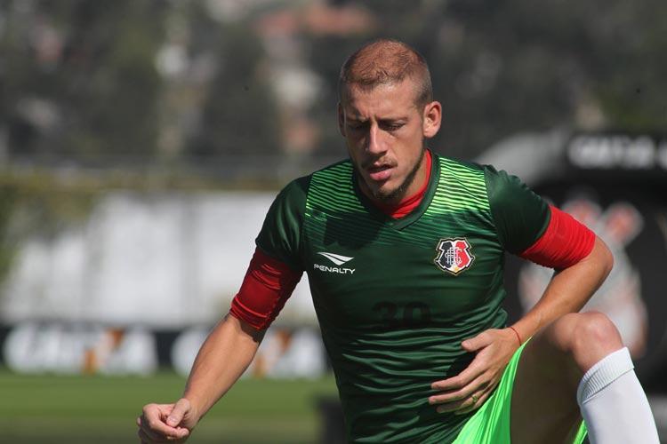 Contratado por emprstimo junto ao Cruzeiro, envolvendo o meia Raniel, o volante Uillian Correia chegou e logo se estabeleceu como titular e pea fundamental nas conquistas do Santa do Campeonato Pernambucano e Copa do Nordeste. Acabou sendo pego no exame antidoping e est suspenso por um ms, enquanto aguarda o julgamento do STJD. 