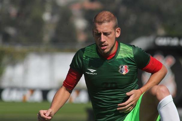 Contratado por empréstimo junto ao Cruzeiro, envolvendo o meia Raniel, o volante Uillian Correia chegou e logo se estabeleceu como titular e peça fundamental nas conquistas do Santa do Campeonato Pernambucano e Copa do Nordeste. Acabou sendo pego no exame antidoping e está suspenso por um mês, enquanto aguarda o julgamento do STJD.