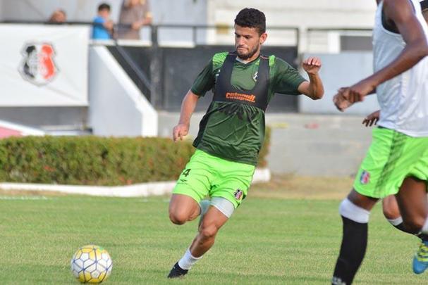 Contratado a pedido de Milton Mendes após uma campanha de destaque na Série A de 2015 pelo Atlético-PR, o volante Jadson chegou a ter oportunidades, mas não repetiu o feito do ano passado. Segue como uma das opções imediatas no banco de reservas.