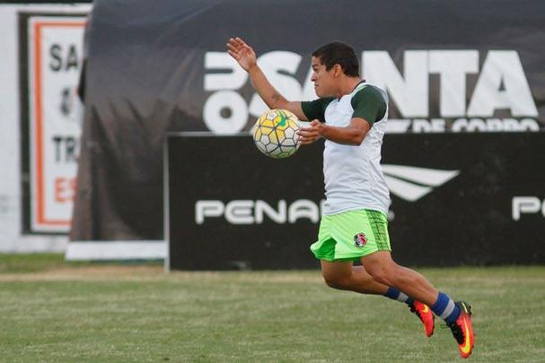 Prata da casa, o meia Renatinho atua pelo Tricolor do Arruda desde 2009. Ao longo dos anos, são 139 jogos disputados, 11 gols marcados e sete títulos - sendo uma Copa do Nordeste, um Brasileiro da Série C e cinco estaduais. Além do aspecto técnico, uma sequência de lesões o fez perder espaço na equipe ao longo da temporada.