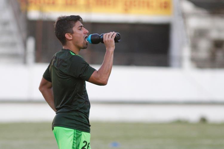 O meia argentino Pisano chegou cedido pelo Cruzeiro, dono de metade dos direitos econmicos do atleta, com o objetivo de melhorar os nmeros do ataque coral. Pelo Tricolor, no entanto, foram 13 jogos disputados e somente um gol marcado. Justamente em sua estreia pelo clube, quando acionado pelo interino Adriano Teixeira na partida contra o Vitria, no Barrado, e acabou sendo autor do gol de empate por 2 a 2 na partida. 
